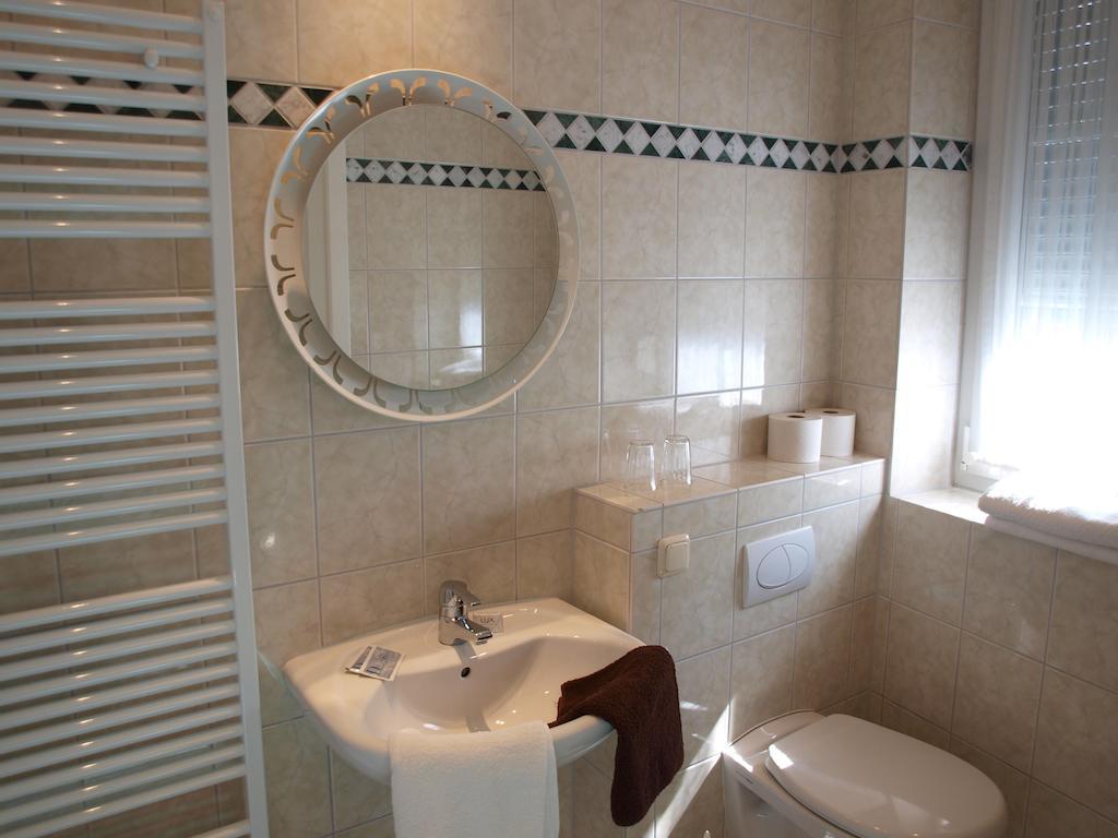 Hotel Gasthof Schuster Und Gaestehaus Ruedesheim am Rhein Phòng bức ảnh